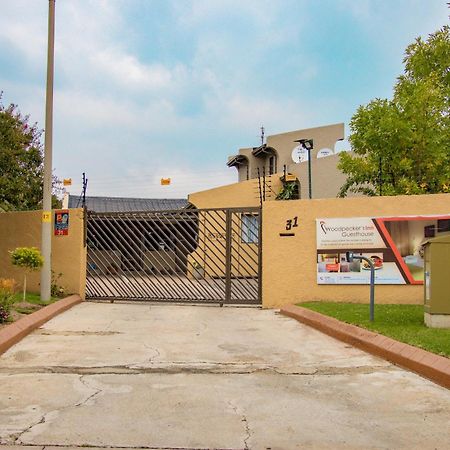 Woodpecker'S Inn Guest House Kempton Park Exterior foto