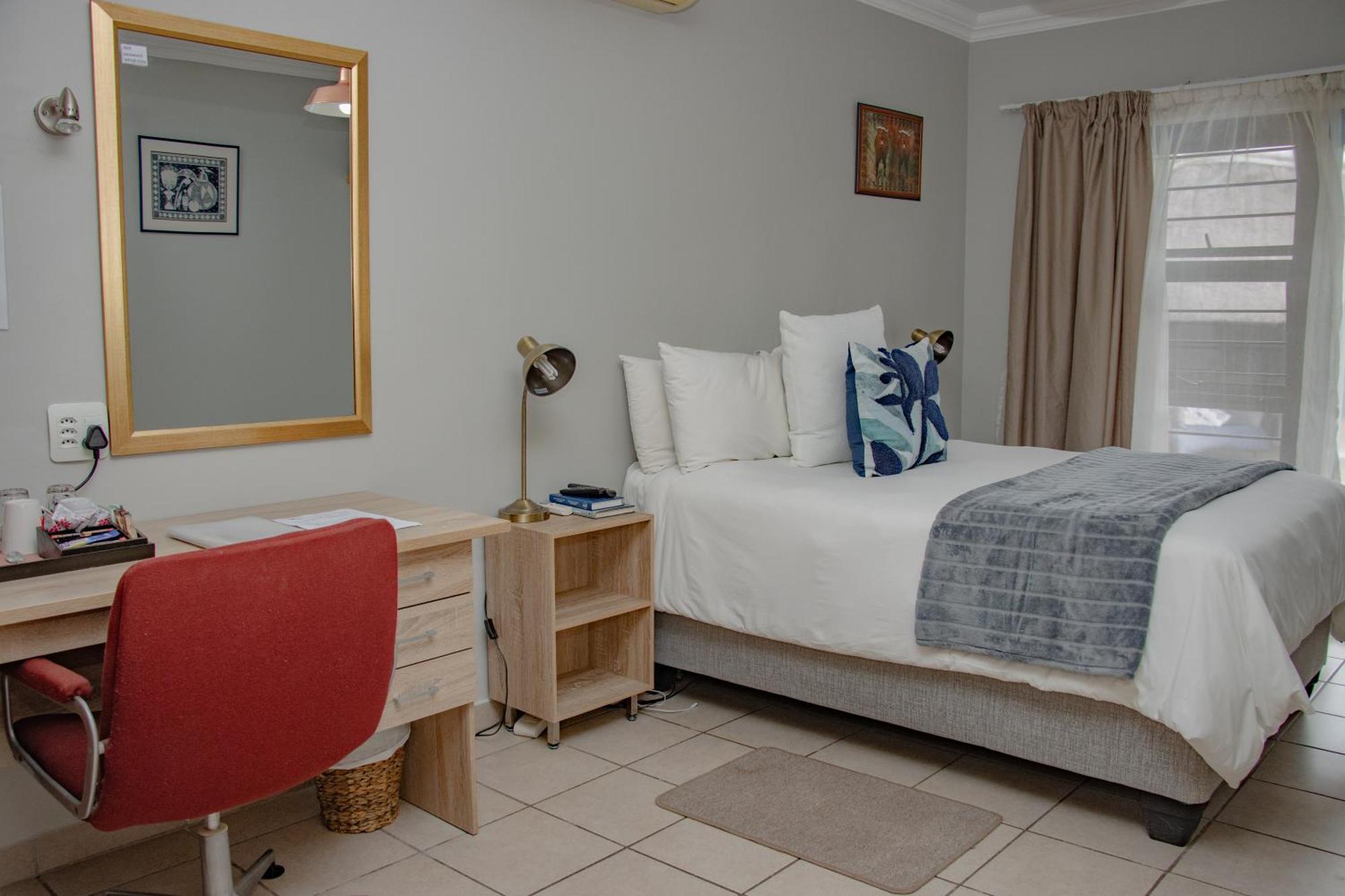Woodpecker'S Inn Guest House Kempton Park Exterior foto