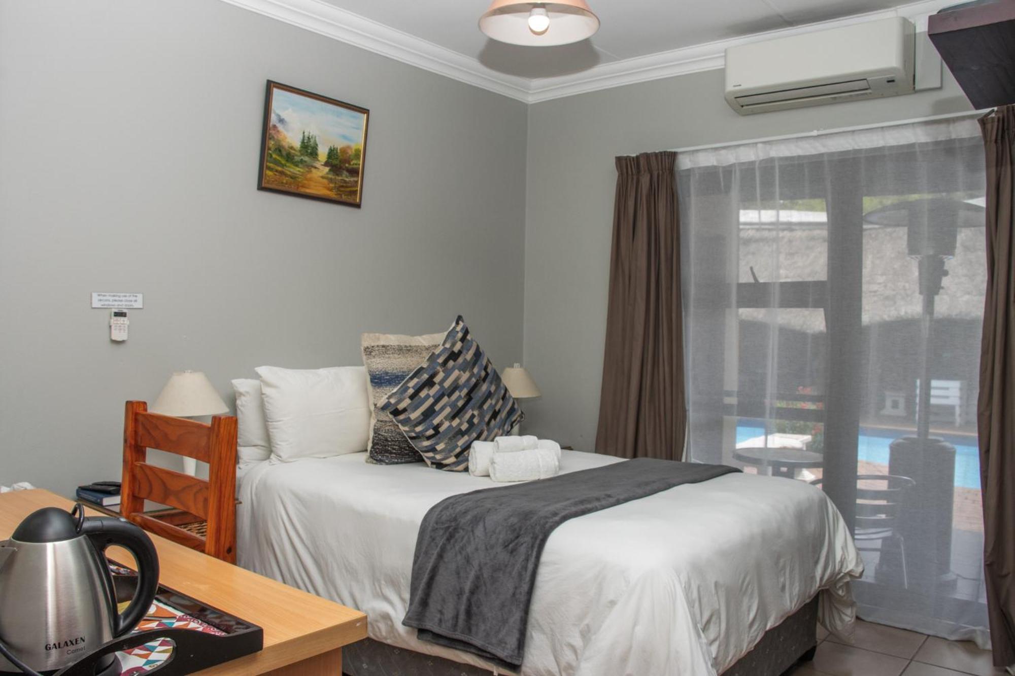 Woodpecker'S Inn Guest House Kempton Park Exterior foto
