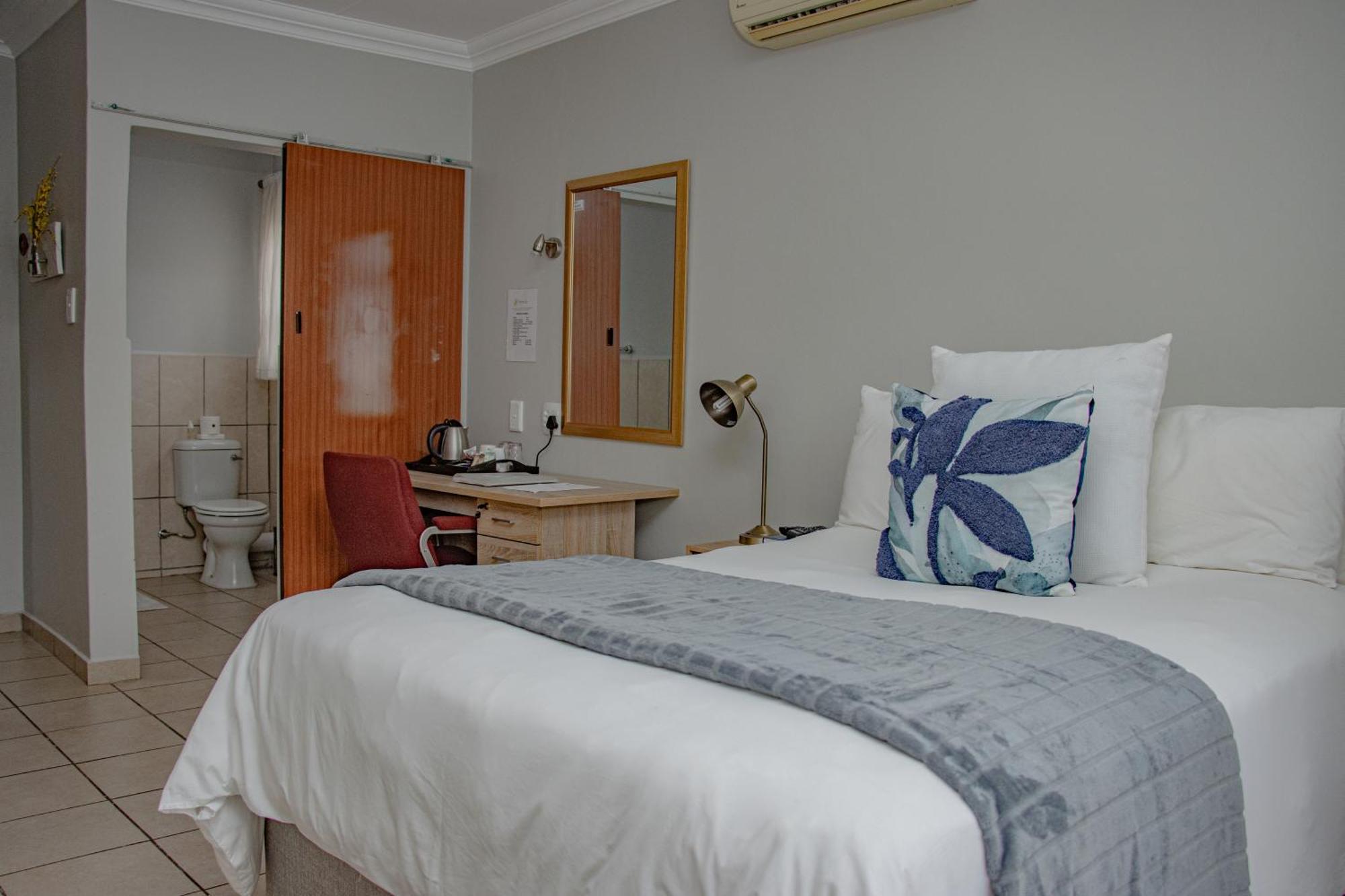 Woodpecker'S Inn Guest House Kempton Park Exterior foto